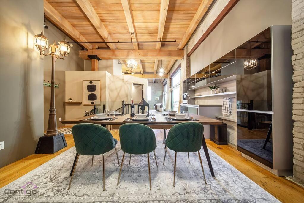 Historic Jd Loft, Near Ice District, Rogers Place, Ug Parking エドモントン エクステリア 写真