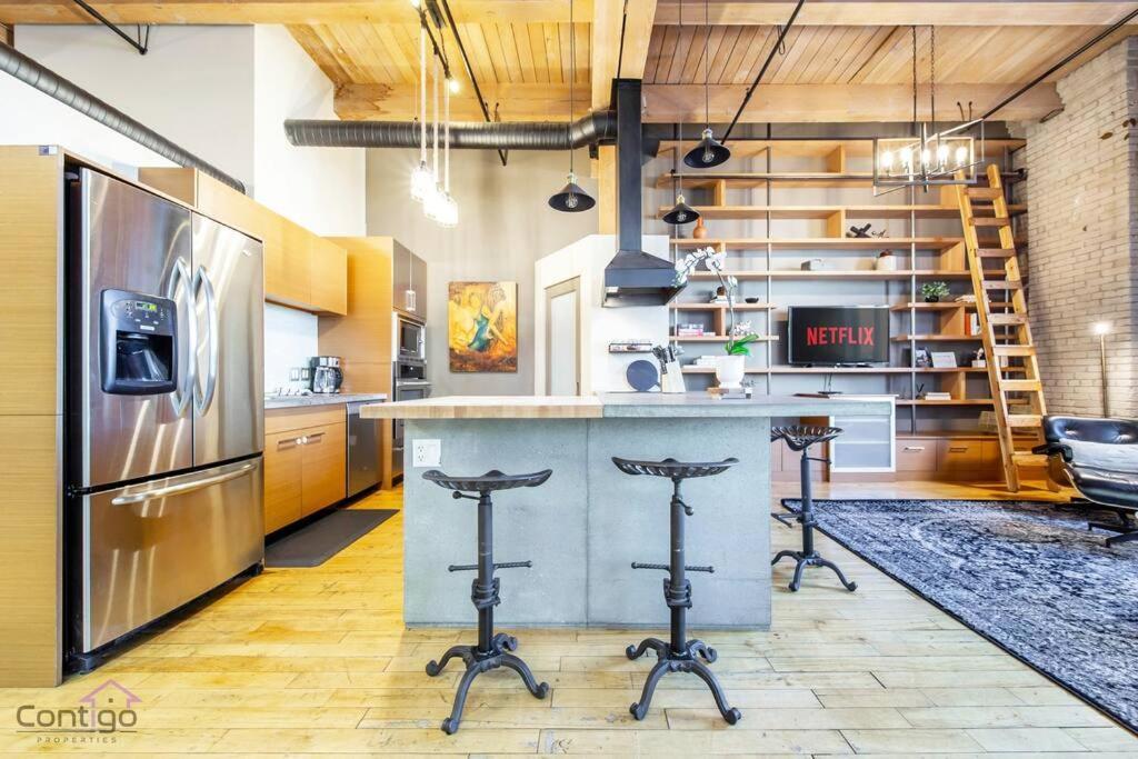 Historic Jd Loft, Near Ice District, Rogers Place, Ug Parking エドモントン エクステリア 写真