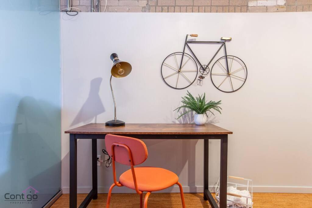 Historic Jd Loft, Near Ice District, Rogers Place, Ug Parking エドモントン エクステリア 写真