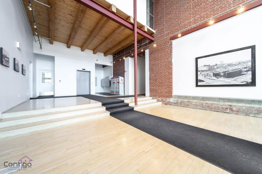 Historic Jd Loft, Near Ice District, Rogers Place, Ug Parking エドモントン エクステリア 写真